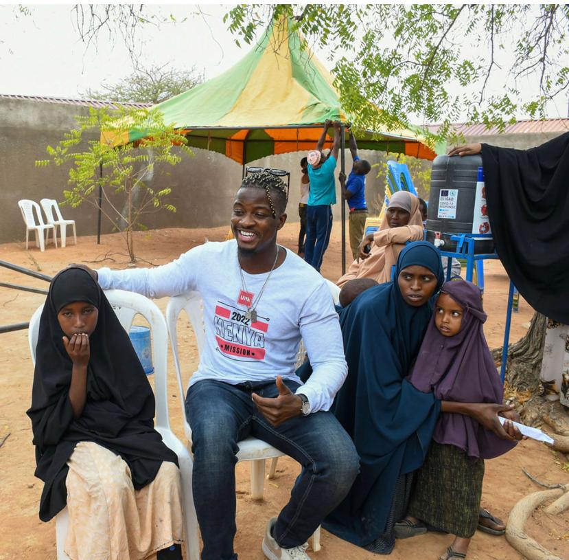 مشاهير ومؤثرين مواقع التواصل الاجتماعي يشاركون في حملة طبية في كينيا