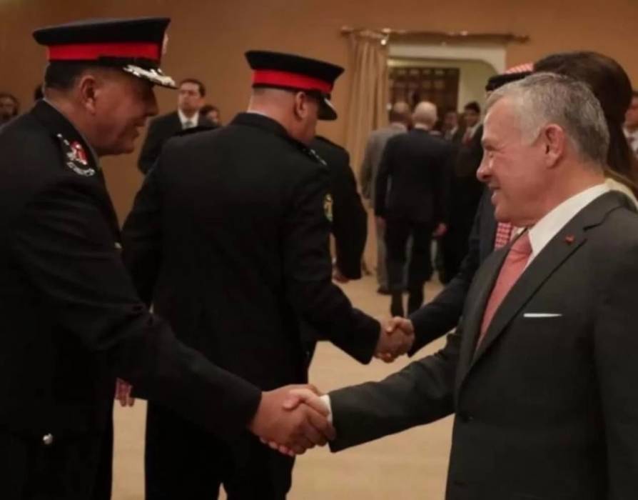 اللواء الركن المواجدة بعد  ترفيعه وإحالته للتقاعد :   سيبقى القلب قبل اللسان ينبض بالاعتزاز