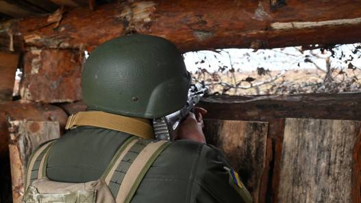 وزير الدفاع الأميركي يبلغ نظيره الروسي ضرورة إبقاء التواصل مع موسكو