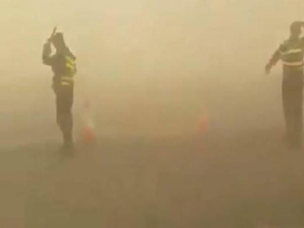 بسبب الرياح المثيرة للغبار .. قطع حركة السير في الرويشد