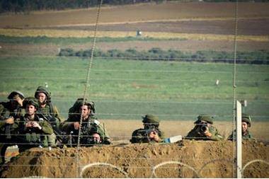 الاحتلال يستهدف المزارعين شرق خان يونس