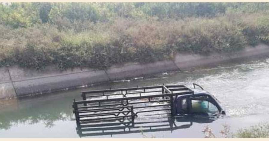 عاجل ..انتشال مركبة سقطت بمياه قناة الملك عبد الله دون وقوع اصابات