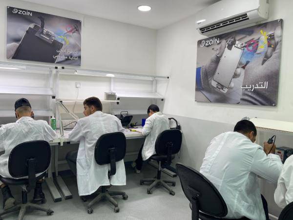 زين تُطلق الدورة المجانية الثالثة للتدريب على صيانة الأجهزة الخلوية