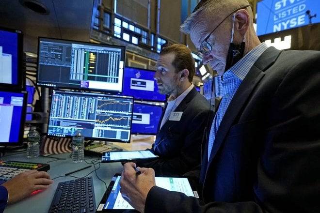 بعد هبوط «سناب شات» 25  .. الأسهم الأمريكية ارتدت باللون الأخضر بأكبر مكاسب منذ يونيو