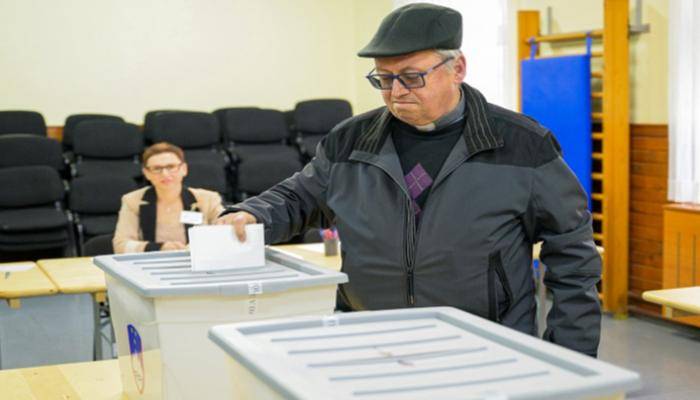 انتخابات الرئاسة في سلوفينيا.. إعادة متوقعة ويميني متشدد الأوفر حظا