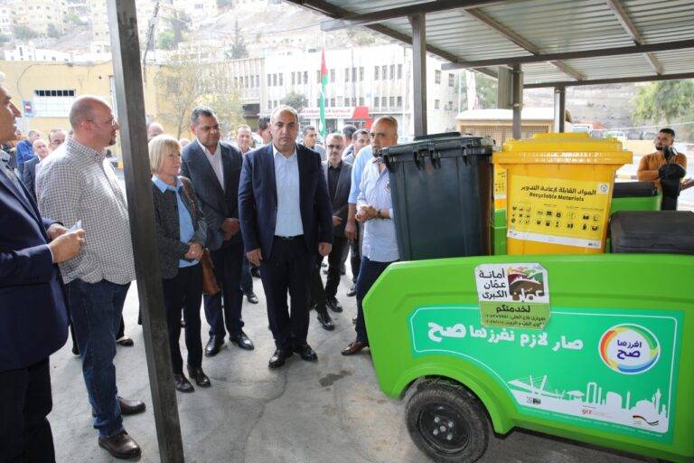 الشواربة يُطلق المرحلة الثانية لمشروع فرز النفايات (صور)