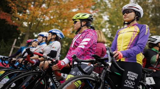 دراجات أفغانيات يتسابقن لدق ناقوس الخطر بشأن النساء في بلادهن