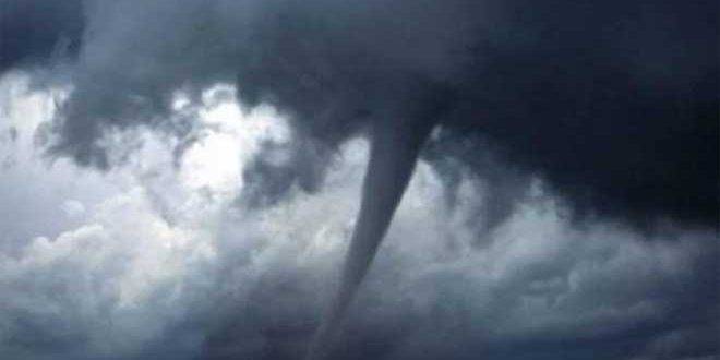 إعصار روزلين يجتاح المكسيك