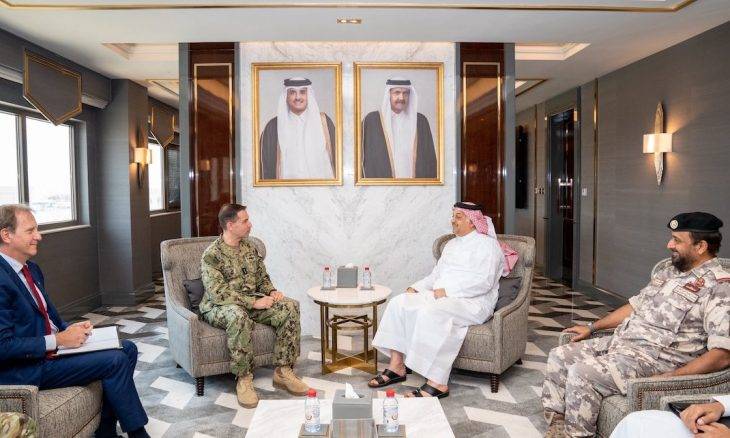 وزير الدفاع القطري يلتقي قائدَ القيادة المركزية الأمريكية