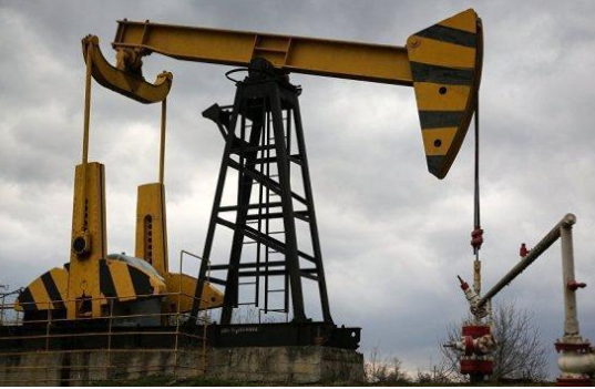 أسعار النفط تتراجع عالميا