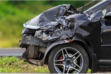 مصرع 11 شخصا وإصابة 9 آخرين إثر تصادم سيارتين في مصر  صورة