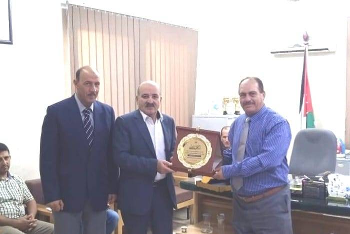 تربية بني كنانة تكرم الدكتور الشياب تقديرا وعرفانا بعد نقله مستشارا في وزارة التربية والتعليم...صور 