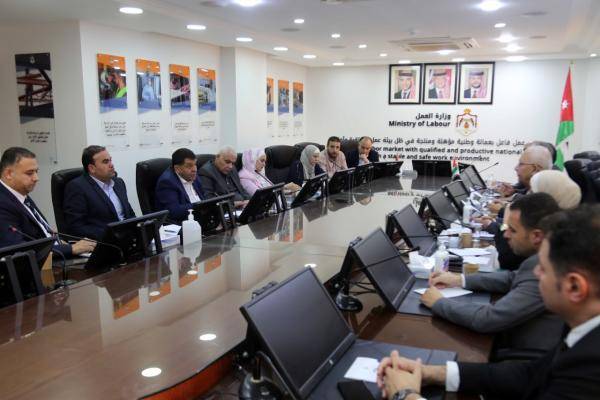 نقيب المهندسين يلتقي وزير العمل