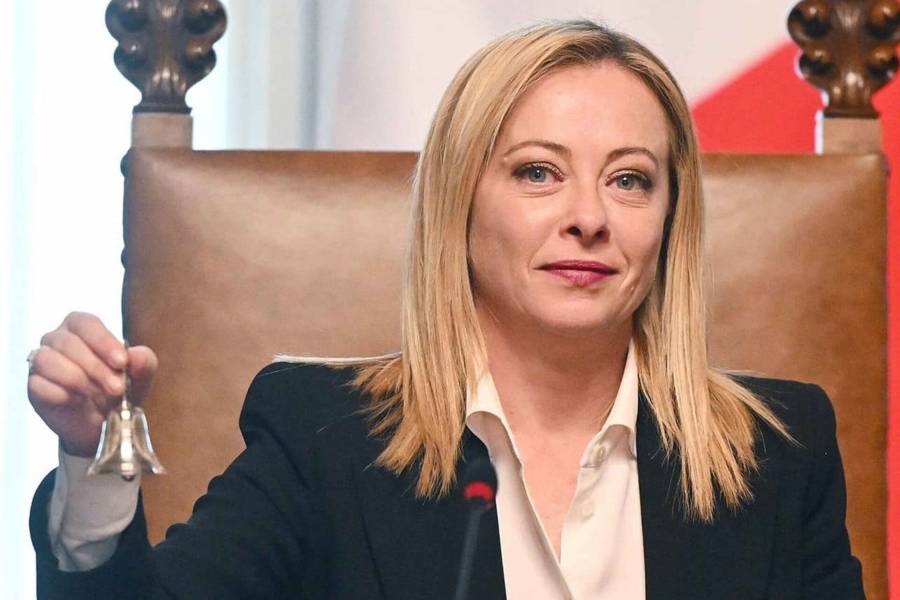 ميلوني تحدد خططاً لمنع وصول مهاجري القوارب إلى إيطاليا