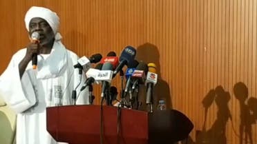 وزير سوداني يخرج عن طوره في مؤتمر التجار: اسكت يلا!