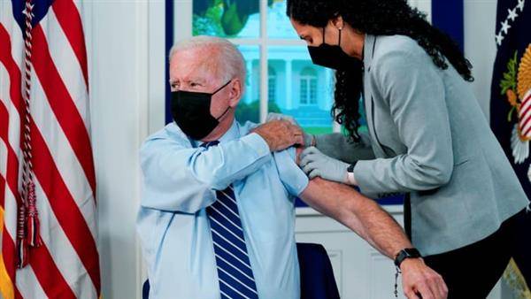 بايدن يتلقى جرعة معززة ثالثة من لقاح كوفيد19