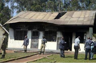 أوغندا.. حريق هائل في مدرسة للمكفوفين ينهي حياة 11 طفلا