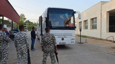 قافلتان تعبران الحدود.. بدء العودة الطوعية للنازحين السوريين من لبنان