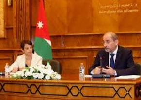 الصفدي يؤكد متانة العلاقات مع بريطانيا