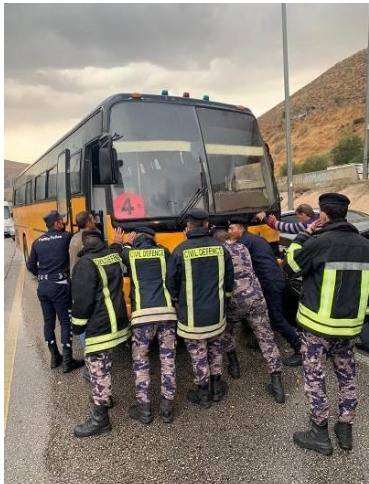 تعزيزات أمنية أمام مستشفى الزرقاء الحكومي