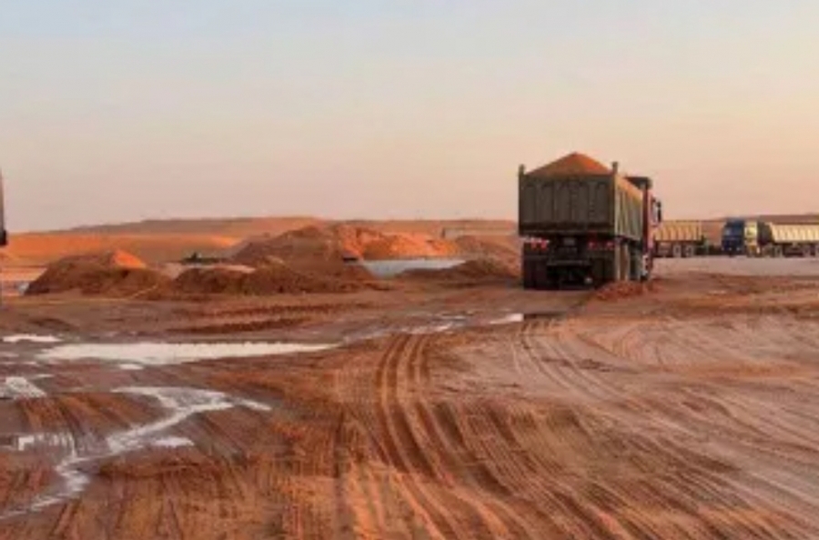 السعودية ..ضبط 23 شخصًا لنقلهم الرمال دون تصريح في الأحساء