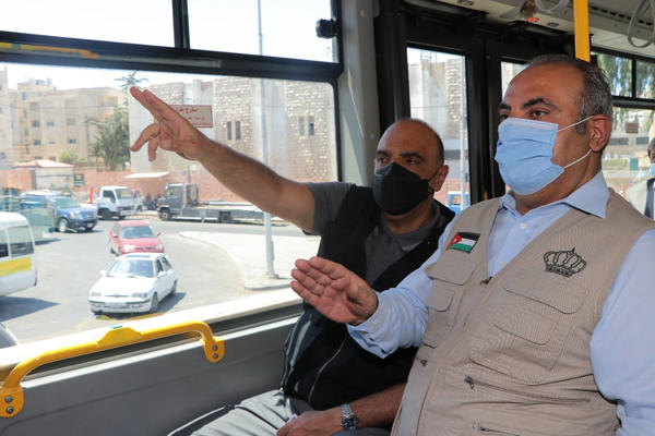 الشواربة: عدم وجود قانون سير رادع من أسباب الأزمات