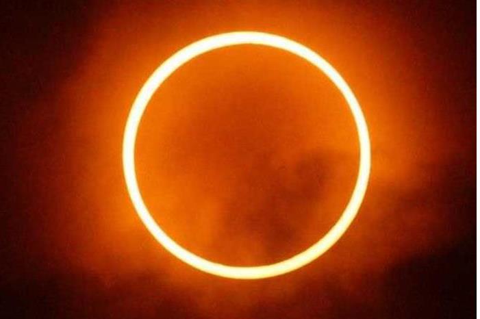 نحو 6 آلاف شخص شاركوا في رصد كسوف الشمس يوم أمس