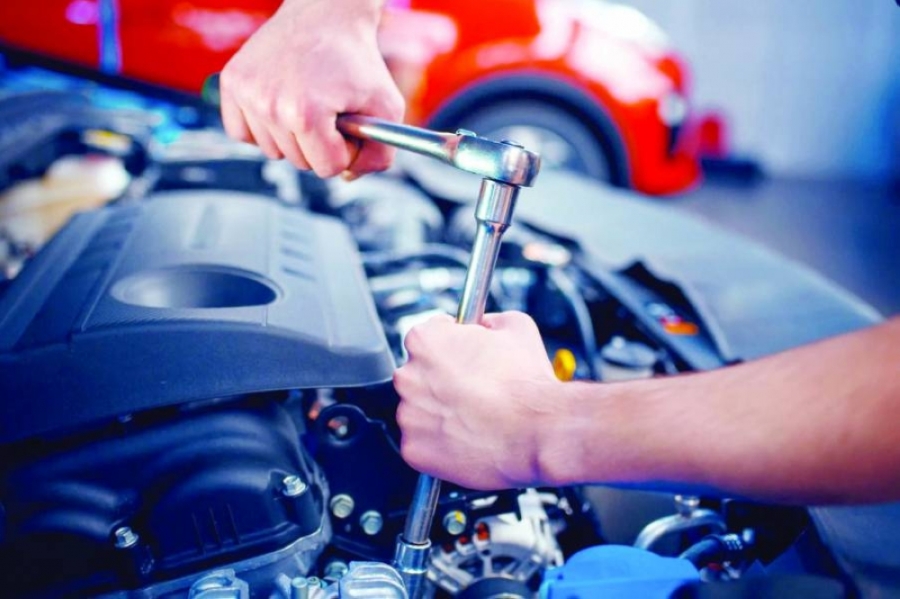 إقبال متواضع على «صيانة السيارات» تزامناً مع الموسم المطري