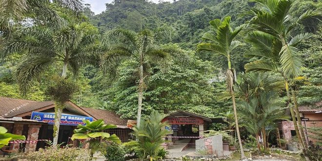 إنقاذ 30 شخصاً محاصرين داخل كهف بماليزيا