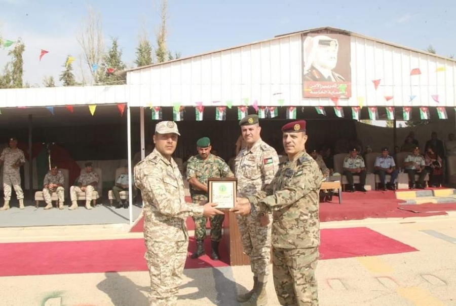 تخريج دورة الأمن والحماية الخاصة بمديرية أمن وحماية المطارات...صور