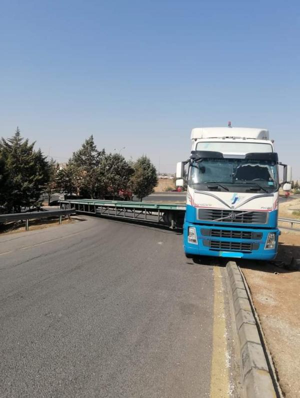 تعطل قاطرة شحن على طريق المطار باتجاه مأدبا