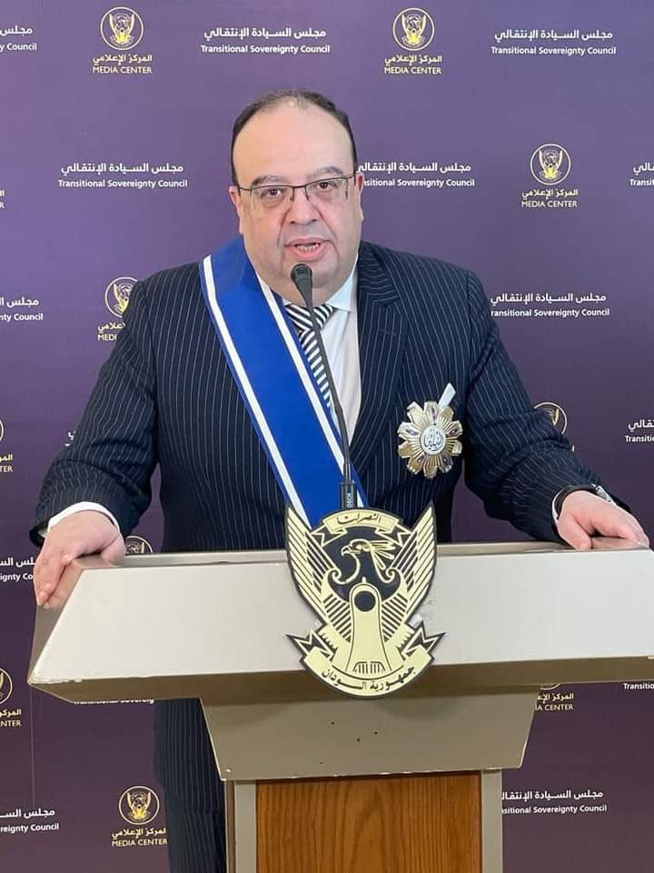 سفير مصر في جمهورية السودان يلتقي رئيس مجلس السيادة الانتقالي