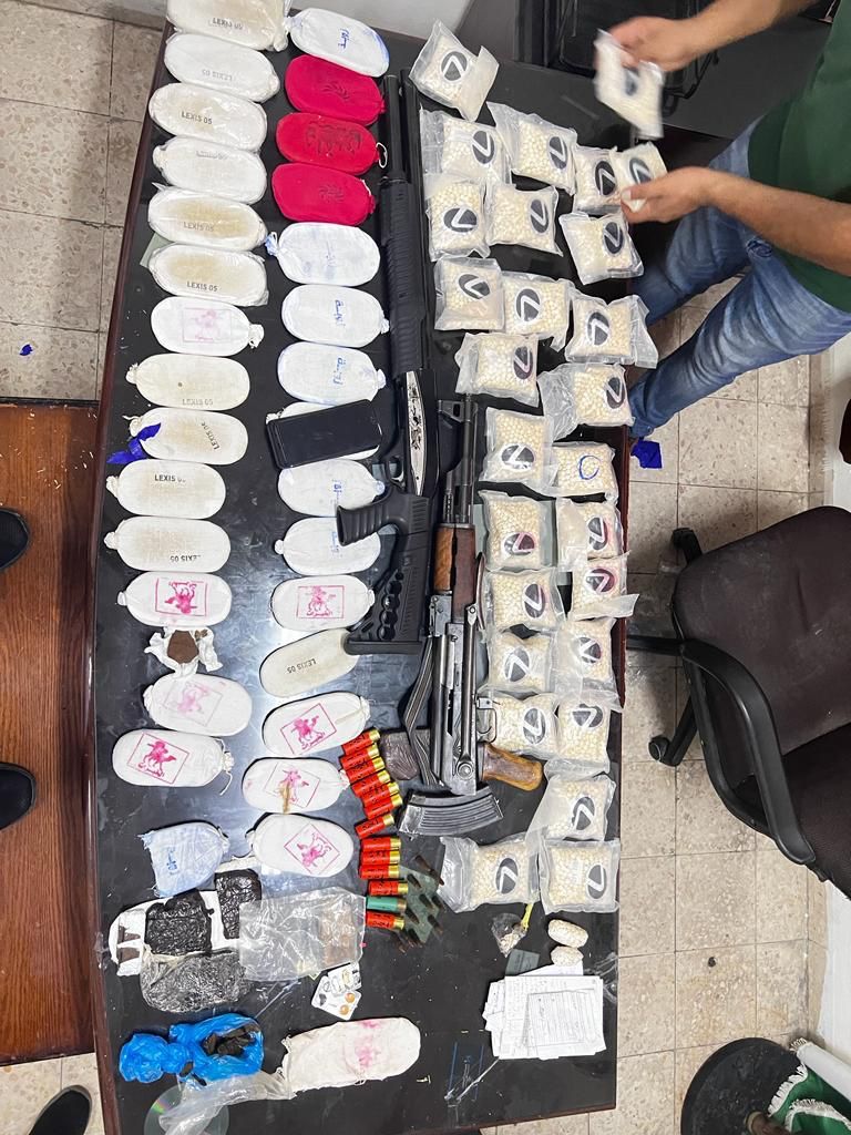 إلقاء القبض على تاجر مخدرات بحوزته 24 الف حبة مخدرة و 29 كف حشيش في العقبة