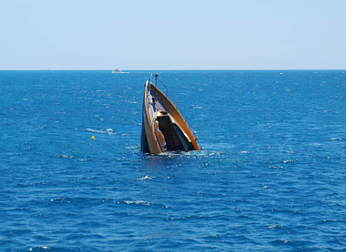 انقاذ عائلة من الغرق في العقبة