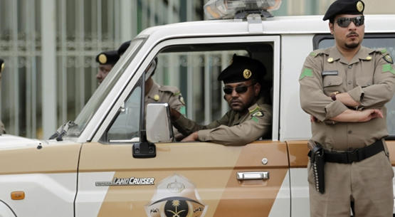 القبض على 3 أشخاص بتهمة التحرش بالسعودية