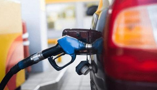 خبير أردني يتوقع انخفاض البنزين وارتفاع الديزل