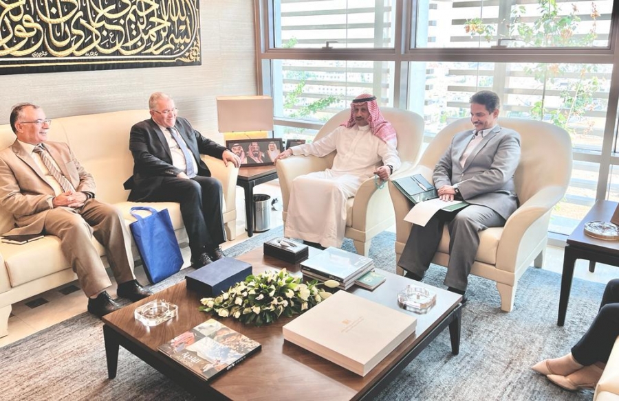 السديري يلتقي البروفيسور عماد ابو كشك