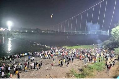 ارتفاع عدد قتلى كارثة الجسر في الهند