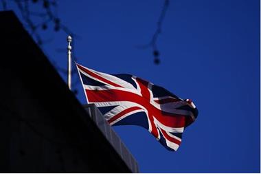 بريطانيا.. خبراء يحذرون من تصاعد هجمات اليمين المتطرف