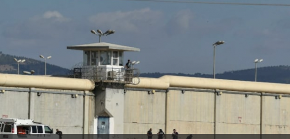 الأسيران أبو خربيش وآدم يدخلان عامهما الـ35 في سجون الاحتلال