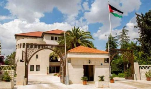 موظفون حكوميون إلى التقاعد  أسماء