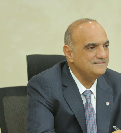 رئيس الوزراء يفوض صلاحيات لوزرائه