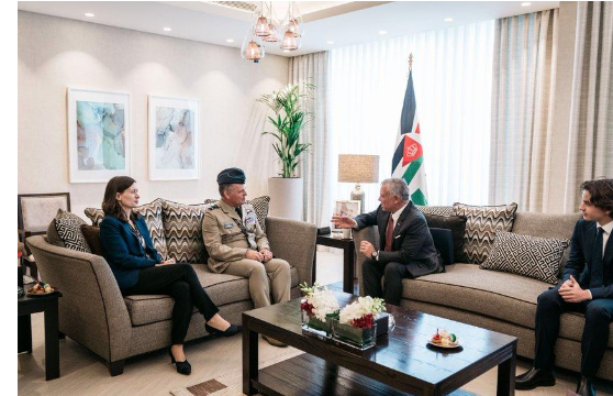 الملك يلتقي مسؤول عسكري بريطاني كبير