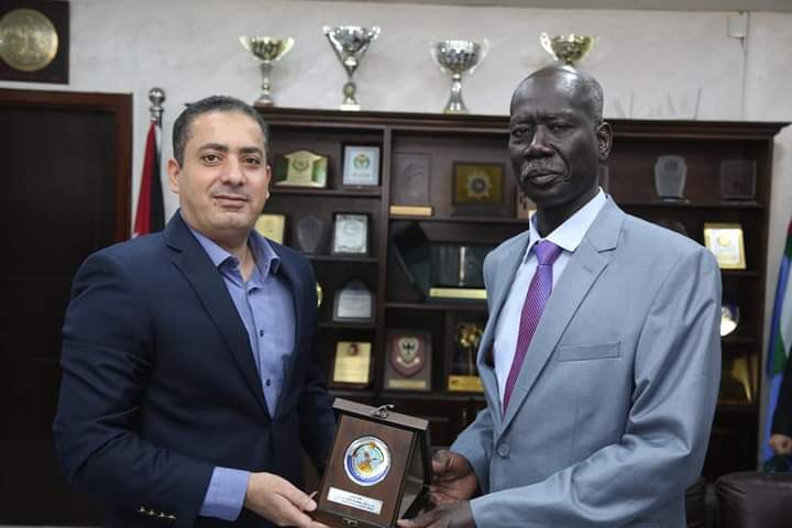 وفد من مسؤولي اجهزة مكافحة المخدرات من الدول الشقيقة يزورون ادارة مكافحة المخدرات