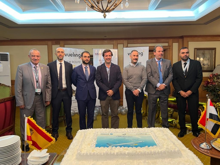 فويلينج إير لاينز  تحتفل بتدشين خطها الجديد يربط بين برشلونة والقاهرة