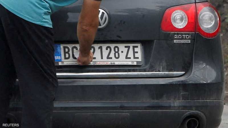 لوحات السيارات تؤجج التوتر العسكري بين كوسوفو وصربيا
