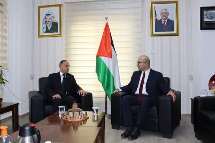 السفير المصري في رام الله يلتقي مع وزير شؤون القدس
