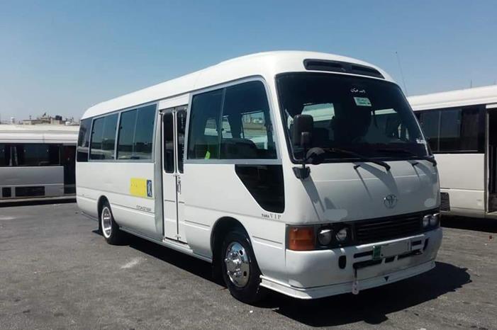 تحويل سائق حافلة أغلق الطريق العام بحجة مخالفته للقضاء