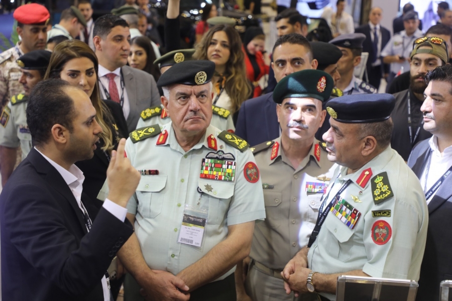 رئيس هيئة الأركان يستقبل وفودا عسكرية ورسمية في سوفكس