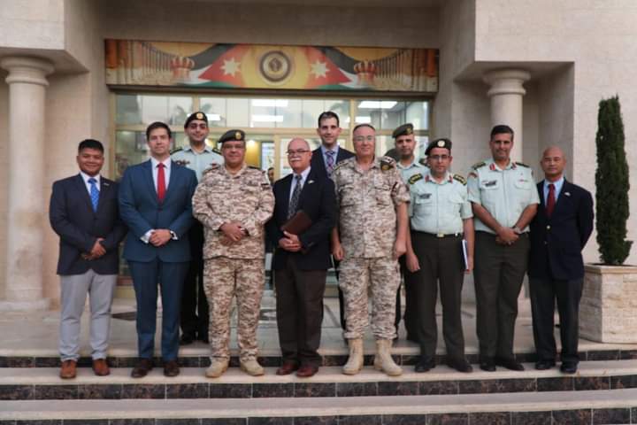 وفد عسكري امريكي يزور مديرية الخدمات الطبية الملكية_صور